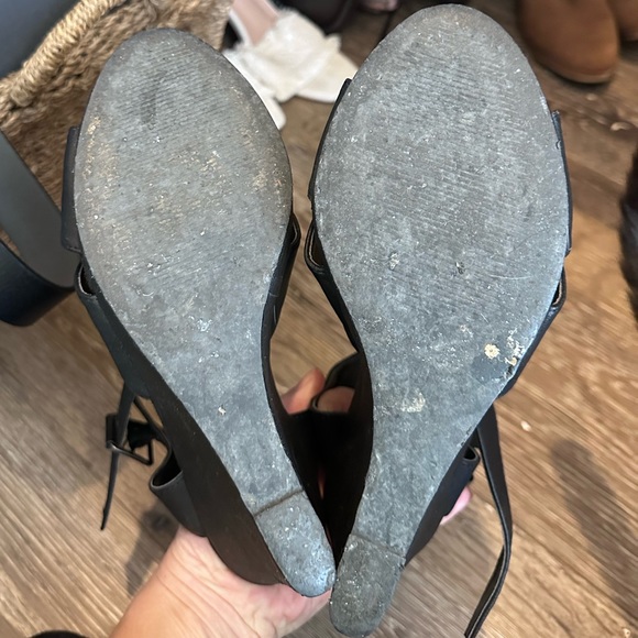 Black wedges shoes by Michael Antonio - Picture 3 of 4